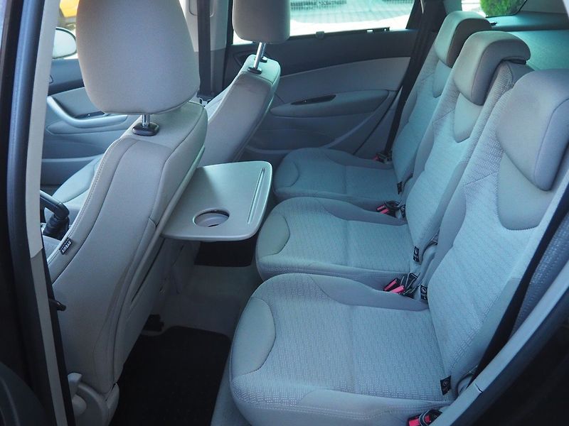 Peugeot 308 (2012) 2.0 HDi Panorama Automat - fotka 12 z 30