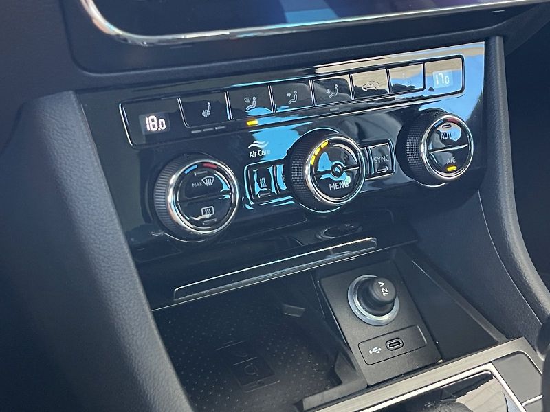 Škoda Superb (2023) 2.0 TDI 147kW DSG Style Plus c - fotka 13 z 35