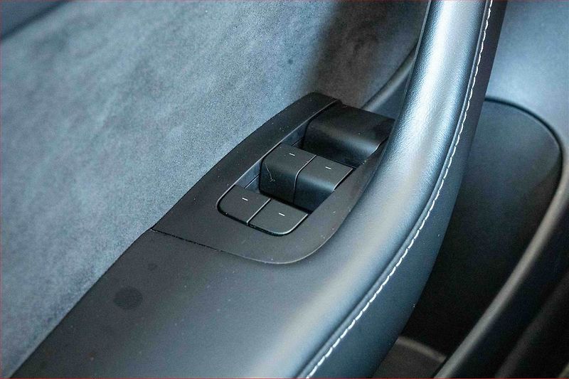 Tesla Model 3 (2022) Standard Range LFP, SoH 93% - fotka 15 z 20