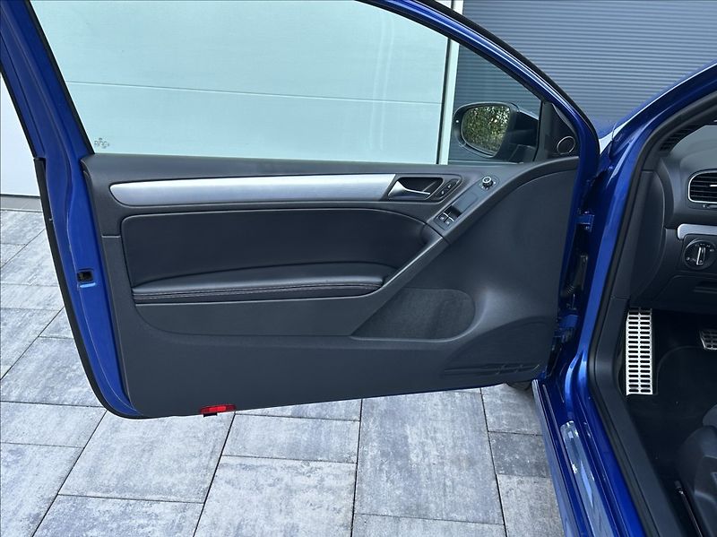 Volkswagen Golf 2,0 TSI 271PS  R M/T 4x4 - fotka 13 z 48