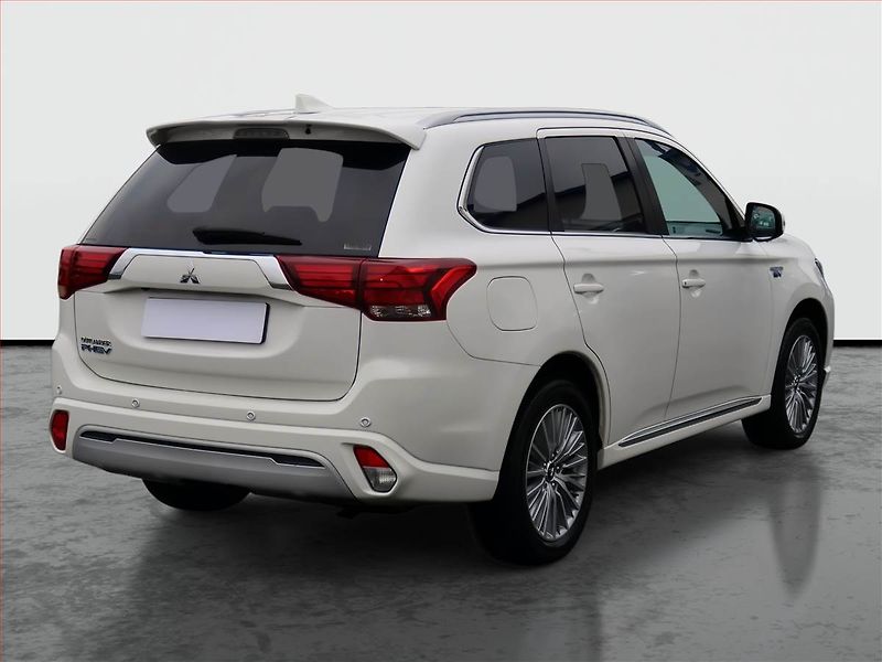 Mitsubishi Outlander (2021) Instyle 2.4 PHEV - fotka 5 z 25