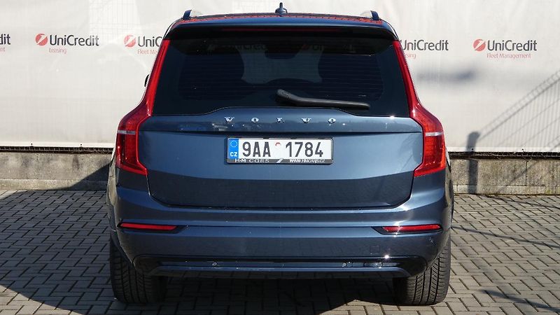 Volvo XC90 B5 AWD R-Design - fotka 4 z 25