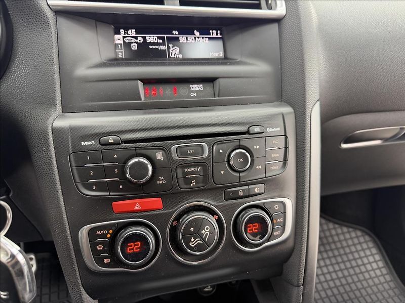 Citroën DS4 1,6 HDI, Manuál, 82kw - fotka 15 z 26