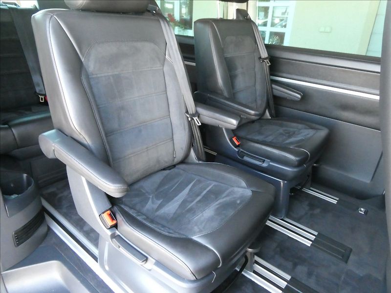 Volkswagen Multivan 2,0 TDi DSG Highline,1.majitel - fotka 32 z 50
