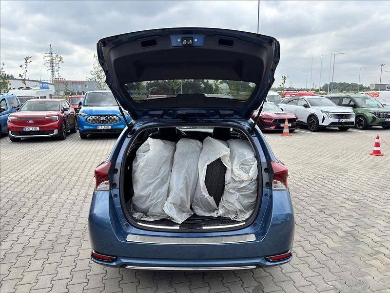 Toyota Auris 1,8 Hybrid e-CVT TS Executive - fotka 11 z 36