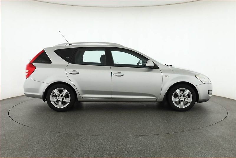 Kia Ceed (2007) 1.4 CVVT, po STK, jezdí dobře - fotka 6 z 12