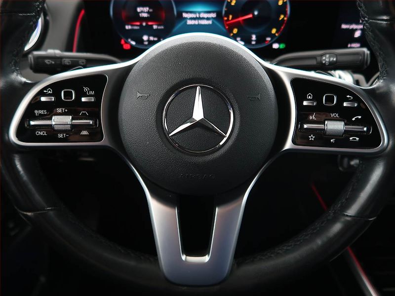 Mercedes-Benz GLB (2021) 250 4MATIC - fotka 16 z 28