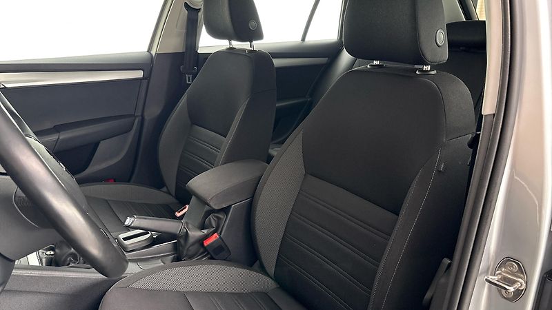 Škoda Octavia 1.6 TDI Ambition Combi - fotka 15 z 24