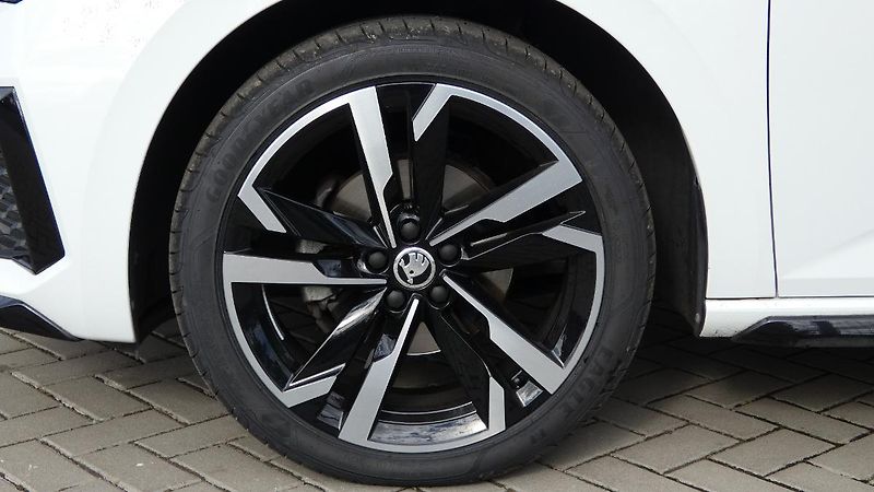 Škoda Scala 1,5TSI DSG Monte Carlo - fotka 24 z 25