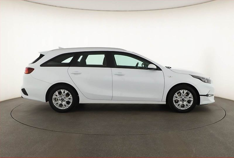 Kia Ceed (2023) Spin 1.5 T-GDI, ČR,1.maj - fotka 6 z 19