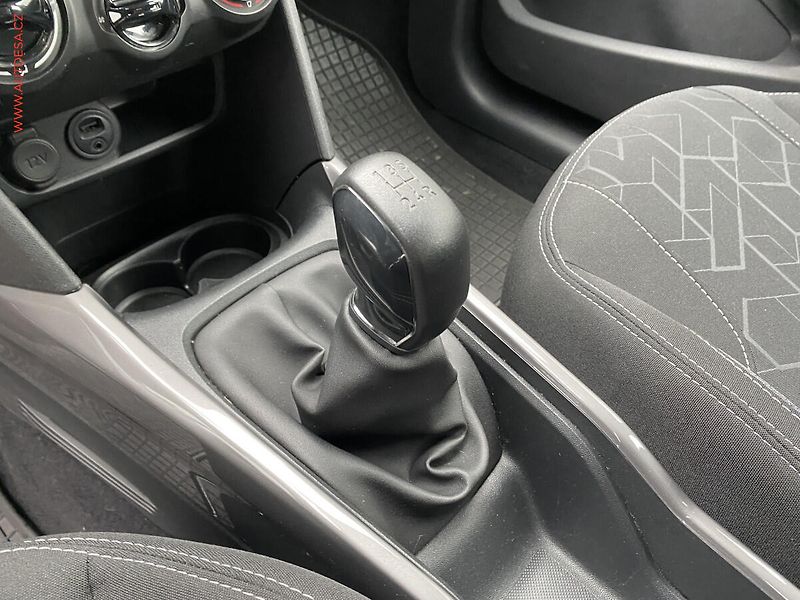 Peugeot 2008 (2018) 1.2PT, ČR, Active, TZ - fotka 14 z 14