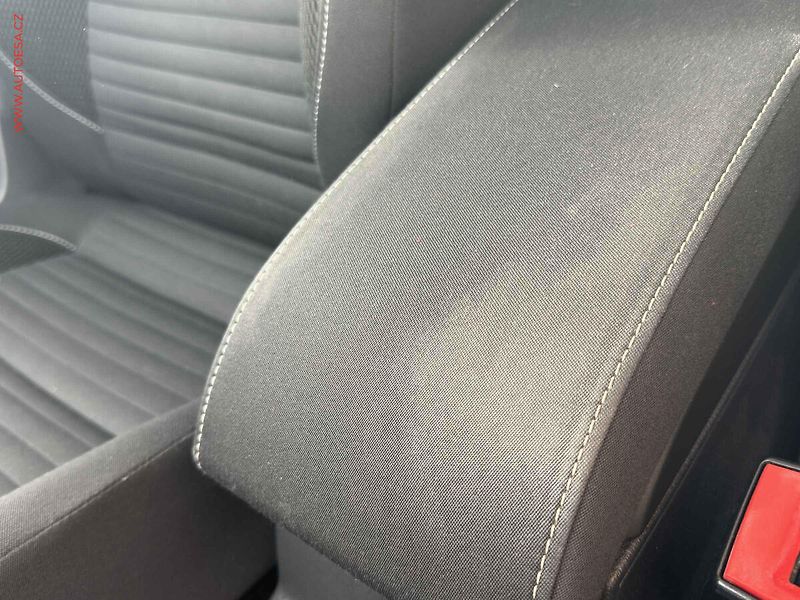 Volkswagen Touran (2014) 2.0 TDi, CUP, bixen, panor - fotka 23 z 25