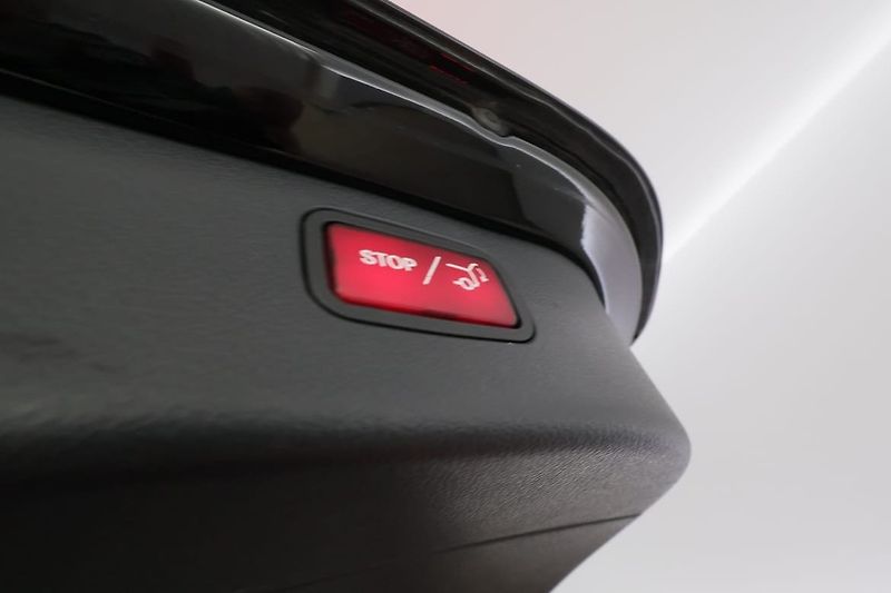 Mercedes-Benz Třídy C 300e Avantgarde Kamera Tažné - fotka 28 z 30