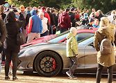 Luxusní supersporty projely západ Čech, milionové rarity přibrzdily v Kynžvartu