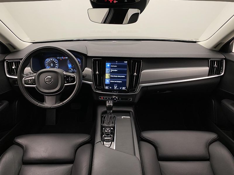 Volvo S90 D4 MOMENTUM AUT  - fotka 2 z 43