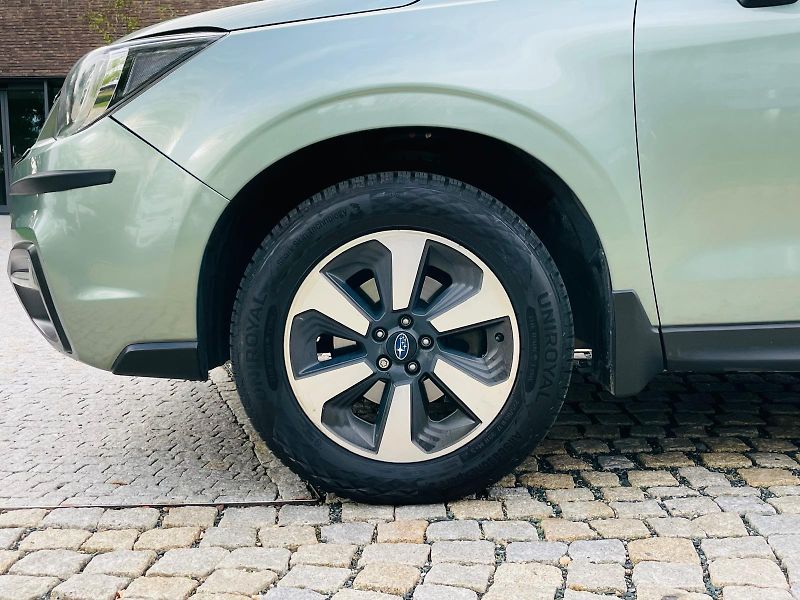 Subaru Forester 2.0i 1.MAJITEL TAŽNÉ SERVISKA - fotka 45 z 48