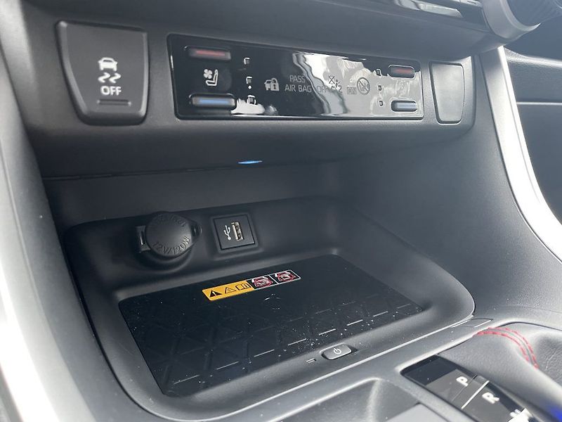 Toyota RAV4 2.5 Plug-in Hybrid ODBĚR 11/26 - fotka 19 z 36