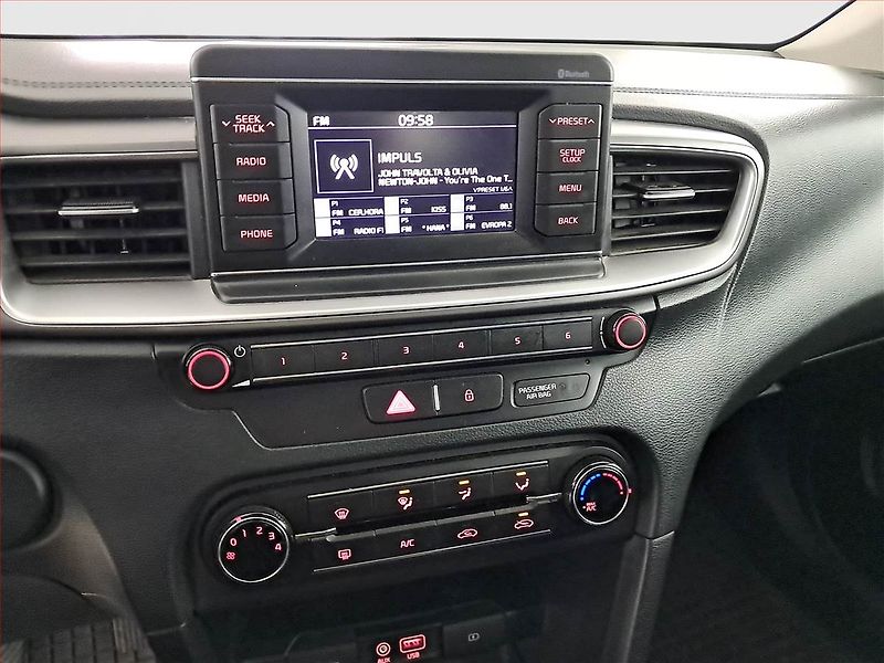 Kia Ceed (2019) 1.4 CVVT, Serv.kniha, Tempomat - fotka 12 z 17