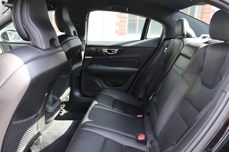 Volvo S60 (2019) T4 FWD Inscription - fotka 8 z 22