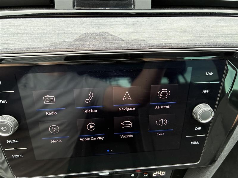 Volkswagen Passat 2,0 PANORAMA,WEBASTO,TAŽNÉ - fotka 21 z 28