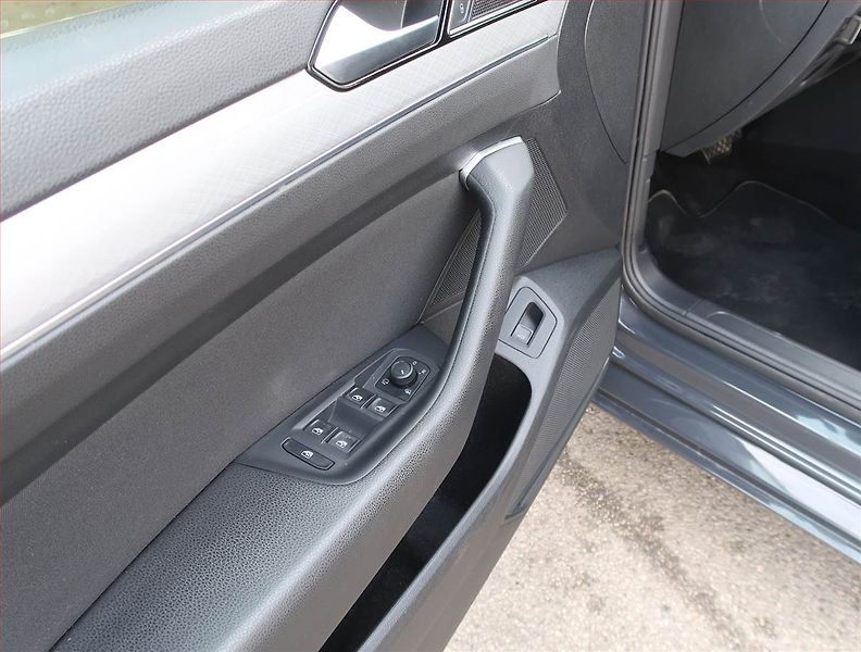Volkswagen Passat (2021) Comfortline 2.0 TDI, Automat - fotka 18 z 22