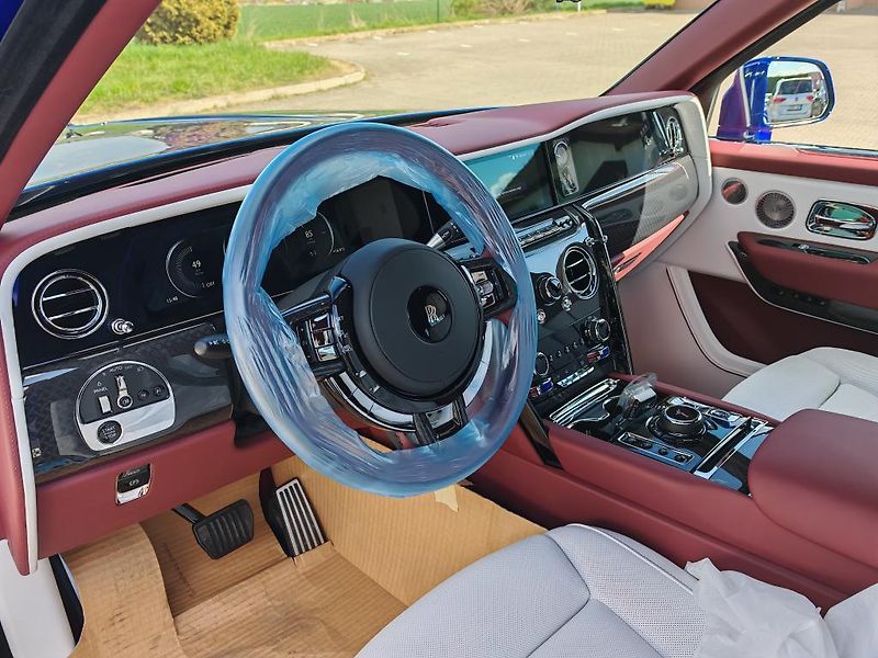 Rolls-Royce Cullinan Black Badge, CZ, Nový vůz - fotka 9 z 26