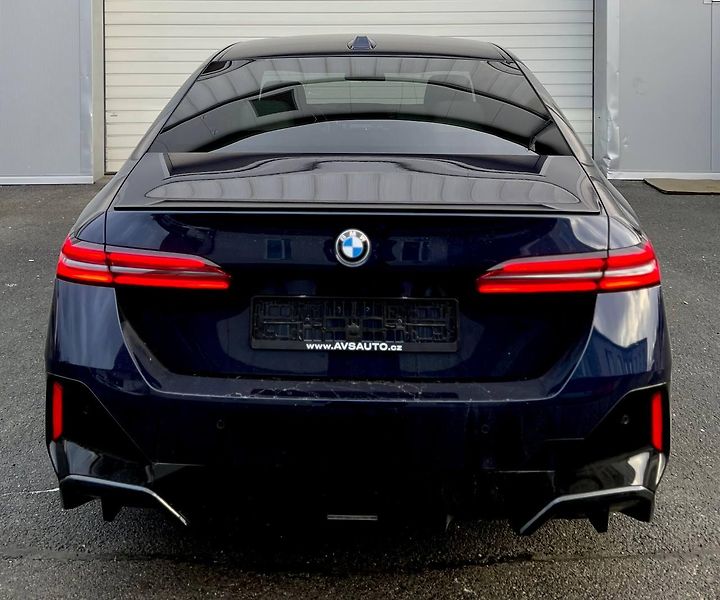 BMW Řada 5 (2024)  HARMAN/KARDON HEAD-UP TAŽNÉ - fotka 5 z 19