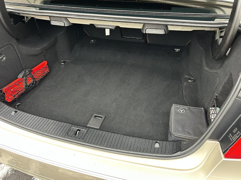 Mercedes-Benz Třídy E E350 CDI BlueEFFICIENCY 4Matic - fotka 35 z 45
