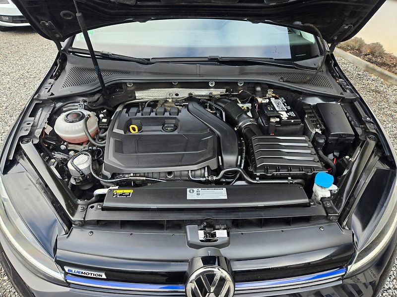 Volkswagen Golf (2019) 1.5 TSI BLUEMOTION,TOP,NAVI - fotka 20 z 28