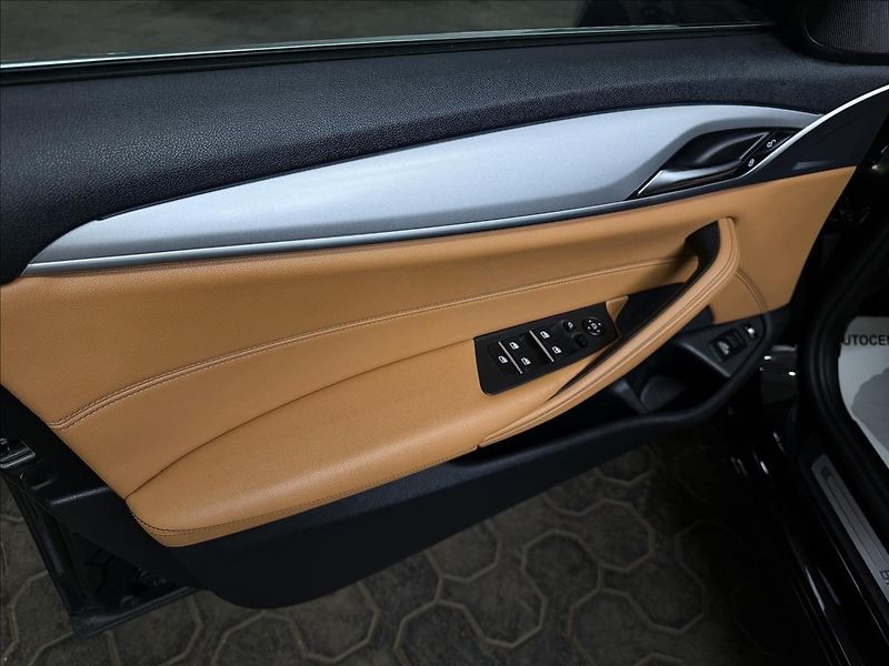 BMW Řada 5 530E XDRIVE ACC LASER TAŽNÉ - fotka 14 z 47