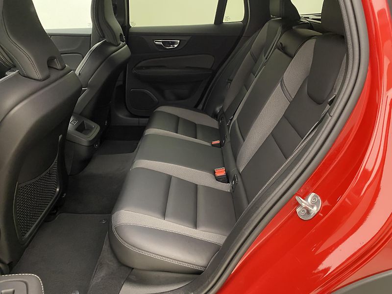 Volvo V60 CC B5 AWD PLUS AUT REZERVACE - fotka 5 z 59