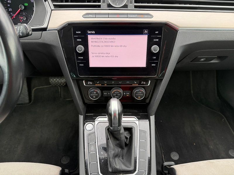 Volkswagen Passat Variant (2019) HIGHLINE 2.0TDI 110kW DSG TAŽN - fotka 10 z 11