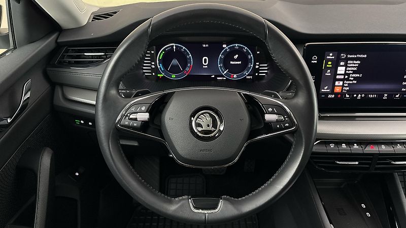 Škoda Octavia 1.4 TSI iV DSG Ambition - fotka 9 z 27