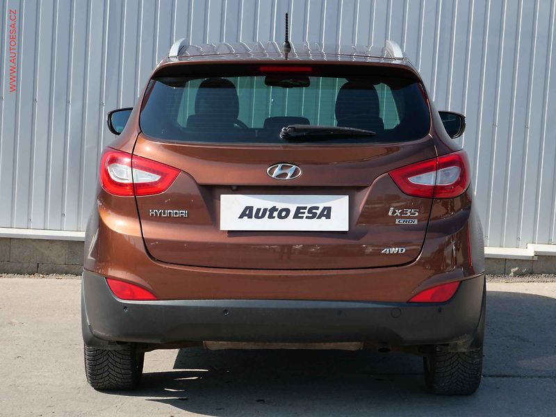 Hyundai ix35 (2013) 2.0 CRDi 4x4, ČR, xenon - fotka 5 z 19