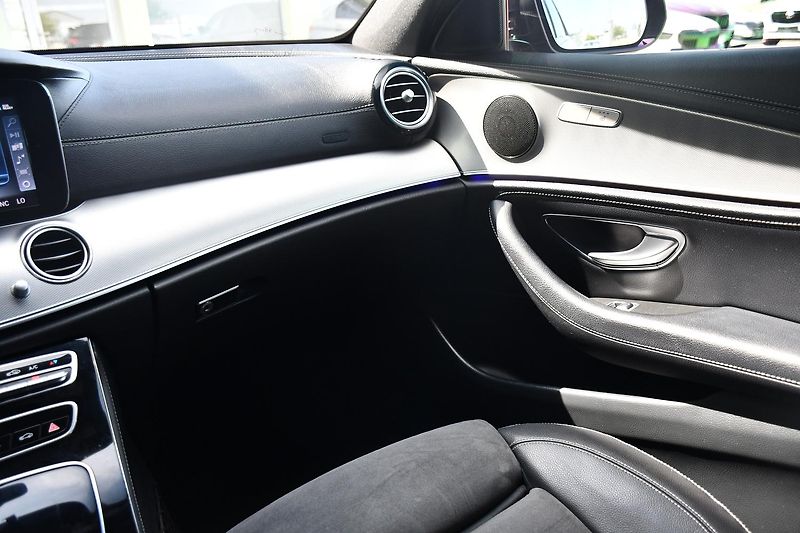 Mercedes-Benz Třídy E 350D AMG K360° HEAD-UP - fotka 24 z 51