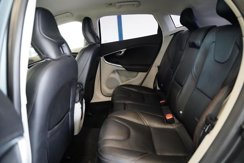 Volvo V40 - fotka 21 z 23