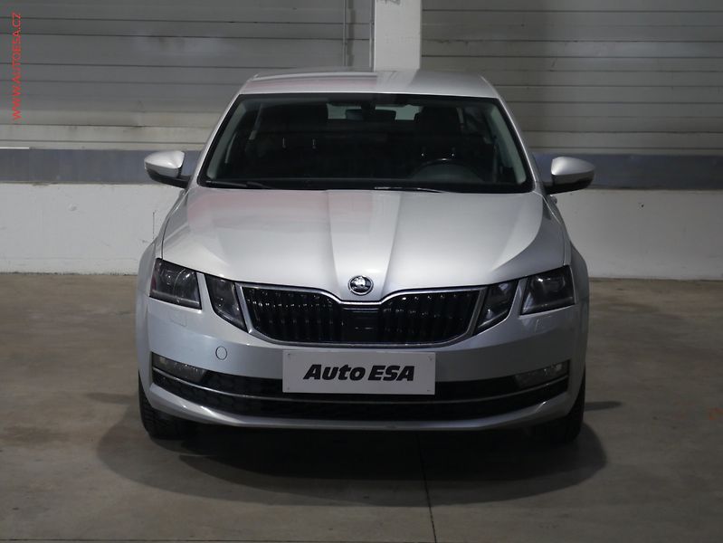 Škoda Octavia (2018) 1.4 TSi, ČR, LED - fotka 2 z 19