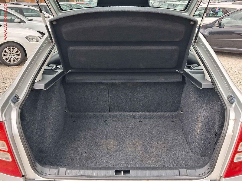 Škoda Octavia (2004) 1.4MPI, AC - fotka 7 z 15