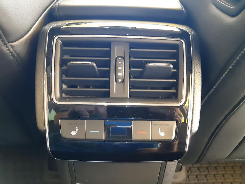 Škoda Superb 2.0 TDI Combi STYLE +  - fotka 24 z 31