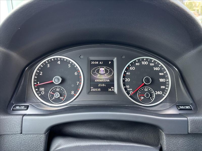 Volkswagen Tiguan 2,0 TSi 4x4 AT R-Line TOP STAV - fotka 39 z 40
