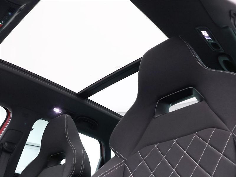 Škoda Karoq 2,0 TSI 140kW DSG Sportline - fotka 27 z 36