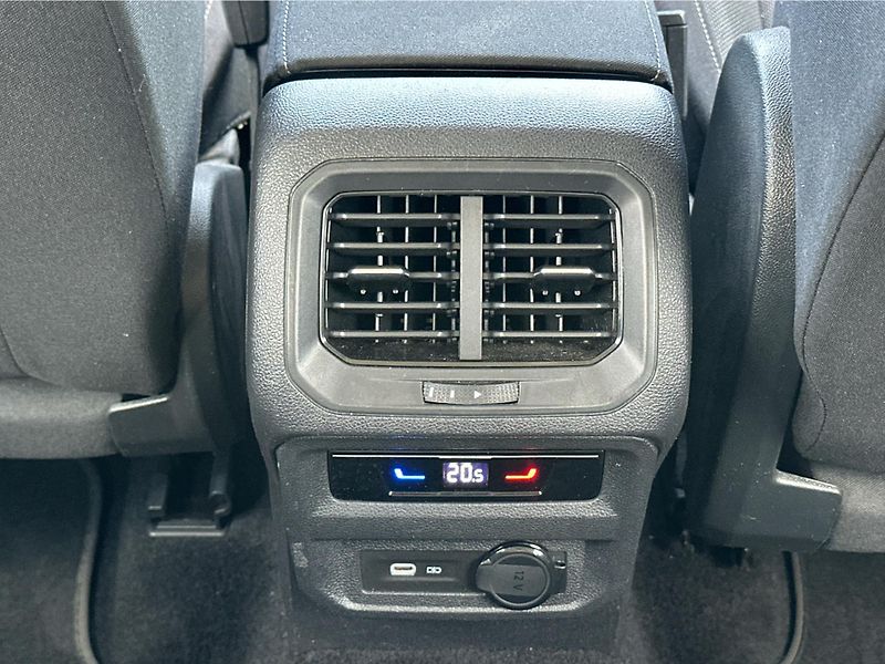 Volkswagen Tiguan 2,0 TDI 110 kW DSG Life - fotka 13 z 23