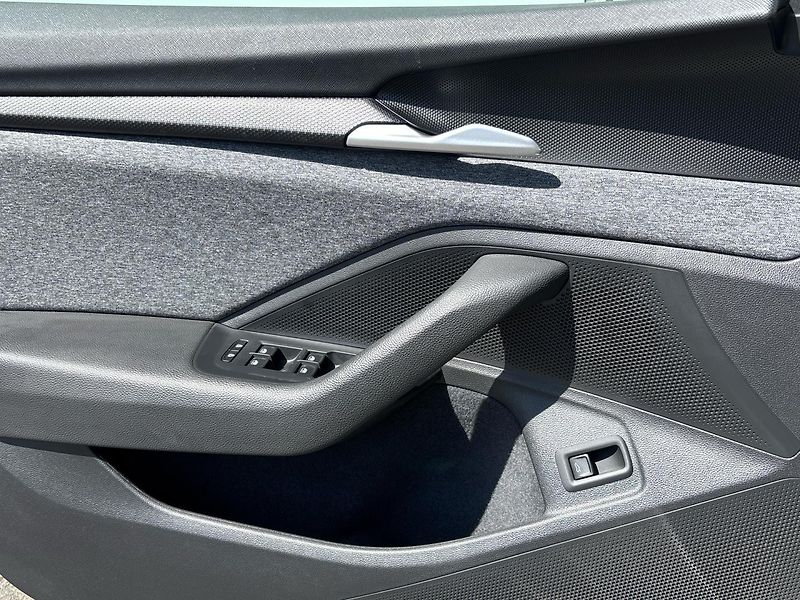 Škoda Superb SELECTION - fotka 13 z 27