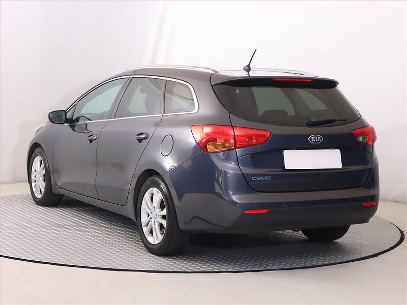 Kia Ceed (2013) Gold 1.6 GDI, Automat - fotka 4 z 19