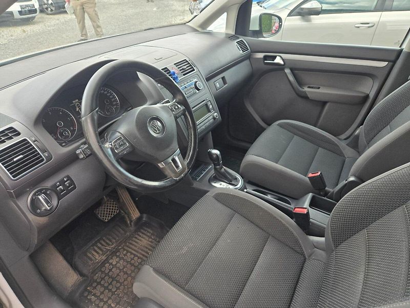 Volkswagen Touran (2012) 2.0 TDI DSG - fotka 8 z 20