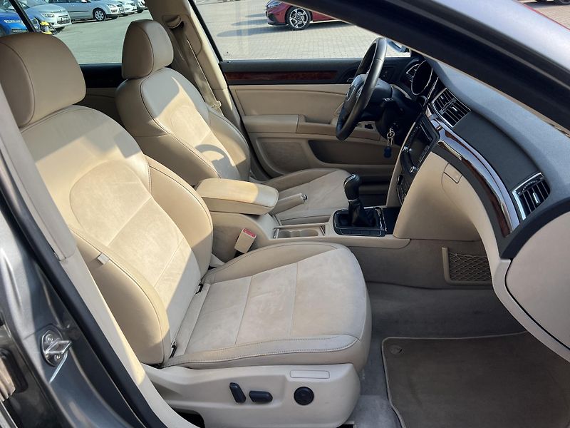 Škoda Superb (2009) 2.0TDi 125kW ELEGANCE - fotka 30 z 32