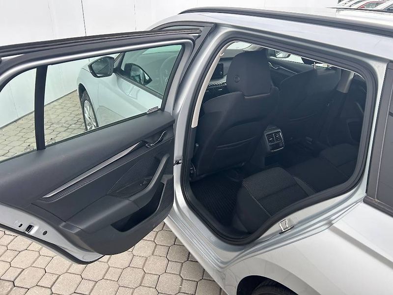 Škoda Octavia Ambition 6MP 2,0TDI - fotka 7 z 23