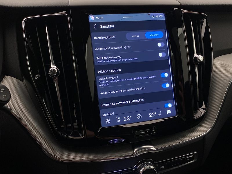 Volvo XC60 T6 AWD RECHARGE DARK PLUS AUT - fotka 57 z 63