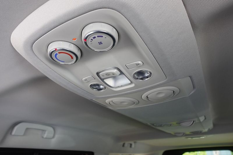 Toyota ProAce Verso 2.0 Diesel 144 6 MT 5D L2 Fami - fotka 29 z 33