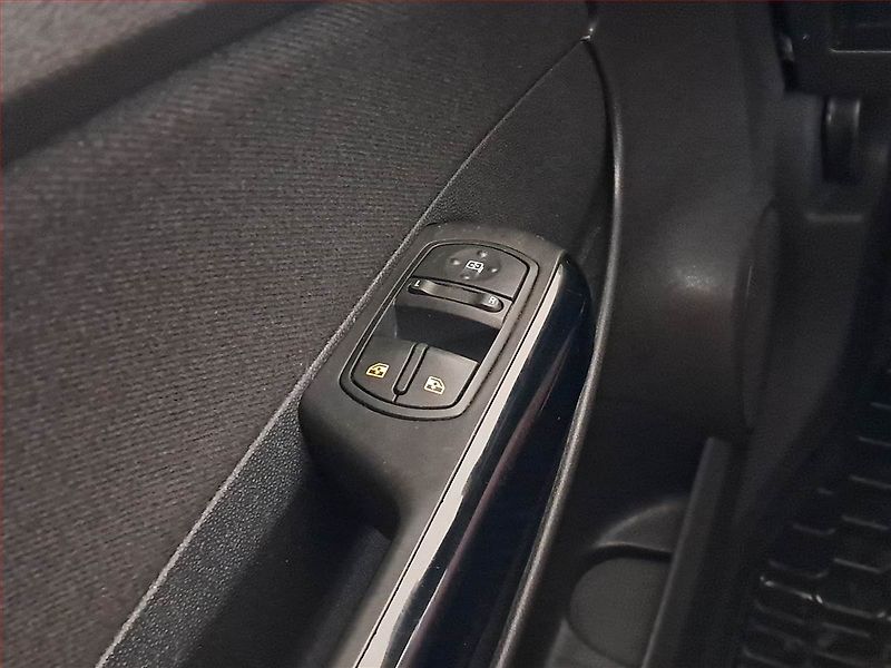 Opel Corsa (2012) 1.4, po STK, zamluveno - fotka 15 z 15